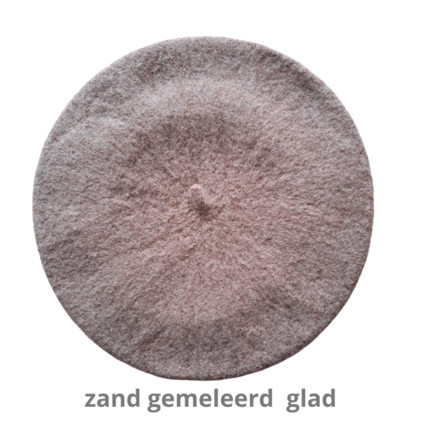 meisjes baret zand gemeleerd